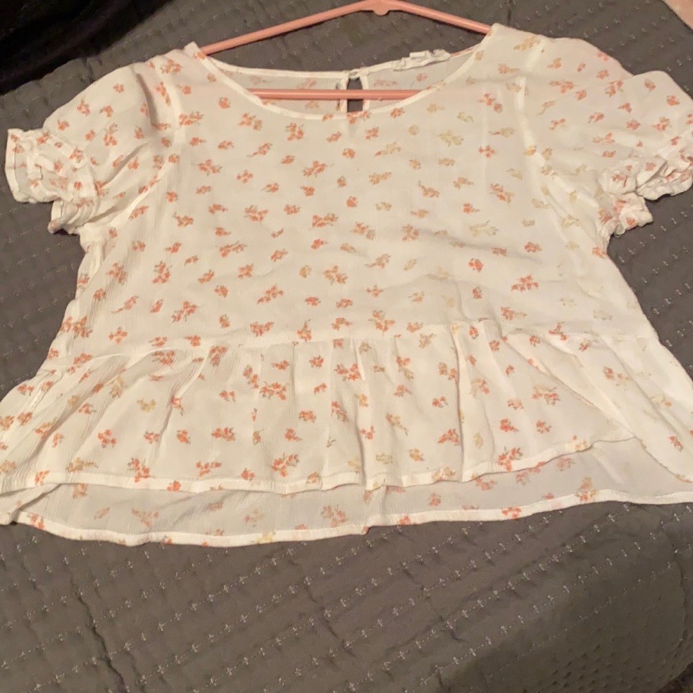 Crop top with flower details!